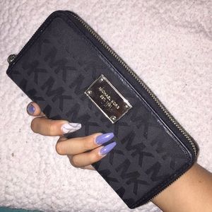 Michael Kors wallet (USED)